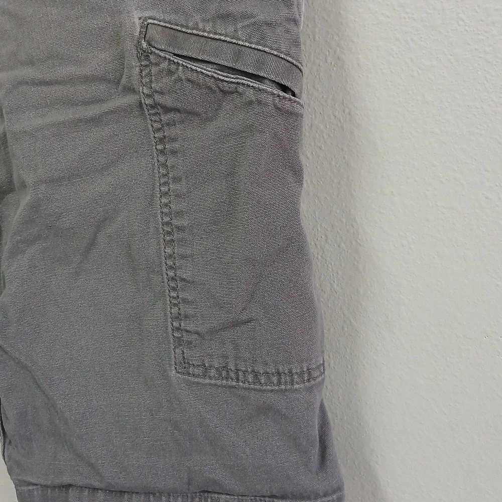 Carhartt Relaxed Fit Grey Shorts Size 34" - Picture 7 of 7